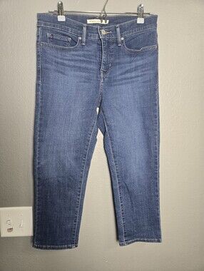 Levis Shaping Skinny Capri Size 28
